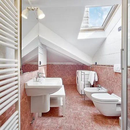 Attic In Center + Parking *