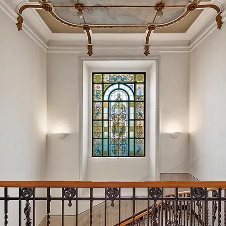 Attic In Center + Parking *