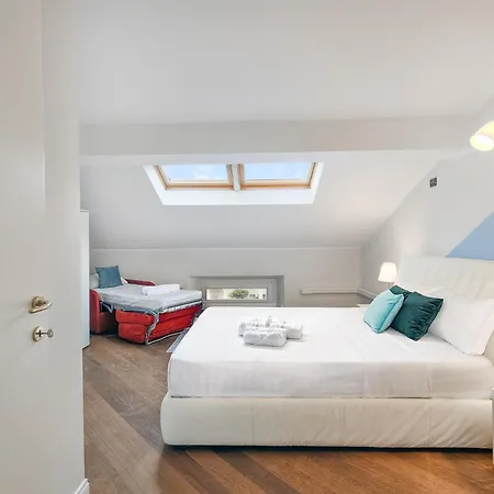 Attic In Center + Parking