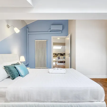 Attic In Center + Parking * Como