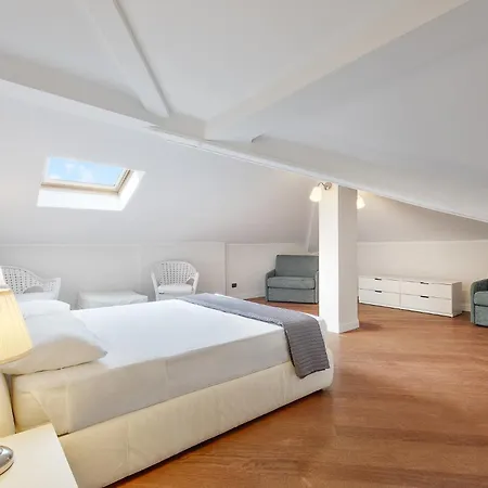 公寓 Attic In Center + Parking