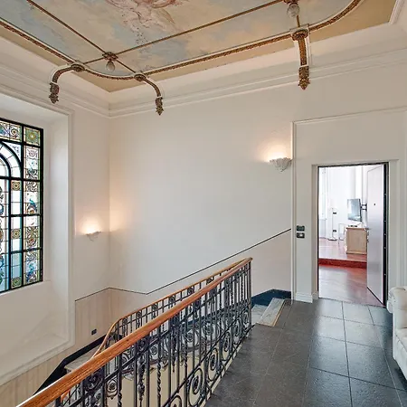 Attic In Center + Parking