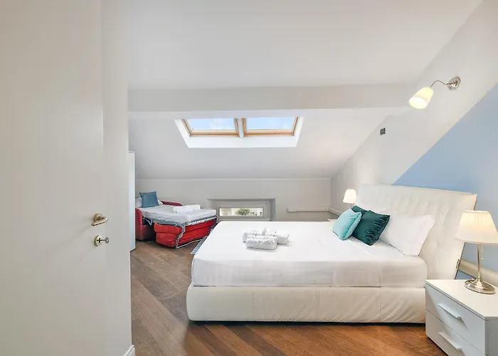 Attic In Center + Parking