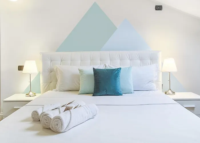 Attic In Center + Parking Como