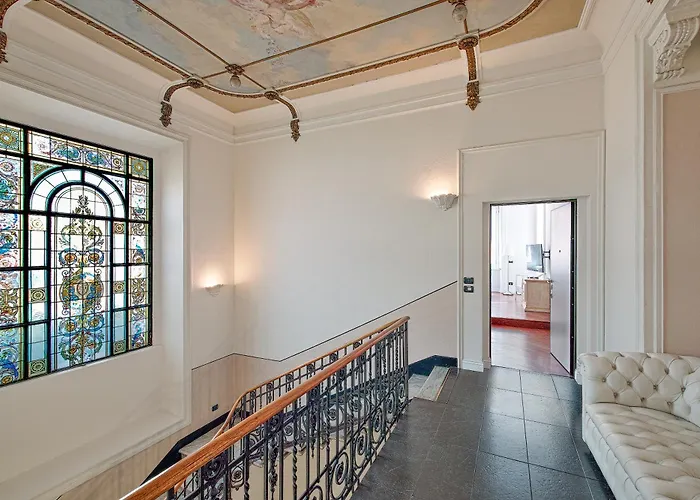 Attic In Center + Parking