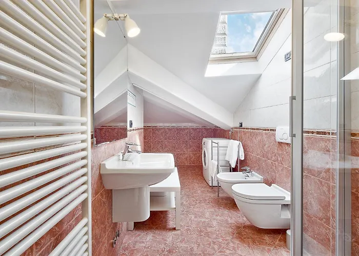 Attic In Center + Parking *