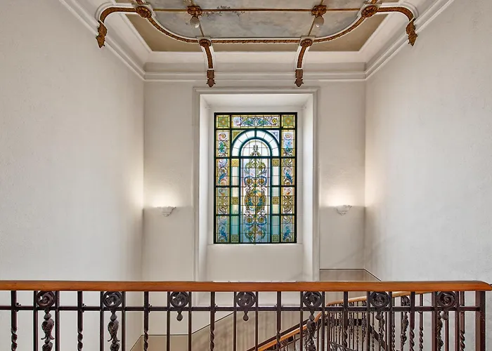 Attic In Center + Parking *