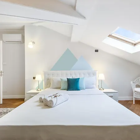 Attic In Center + Parking Apartment *