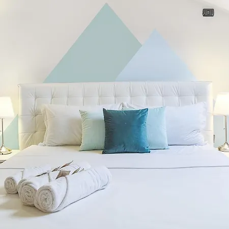 Attic In Center + Parking Como